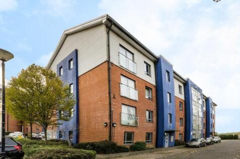 Damask Court, Cleeve Way, Sutton... 2 bed flat for sale