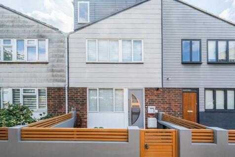 5 bedroom semi-detached house for sale