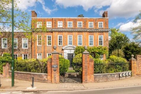 Rutland Lodge, Petersham Road... 3 bed flat for sale