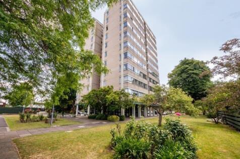 The Towers, Lower Mortlake Road... 2 bed flat for sale