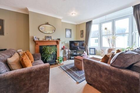 High Street, Bramley, Guildford, GU5 2 bed maisonette for sale