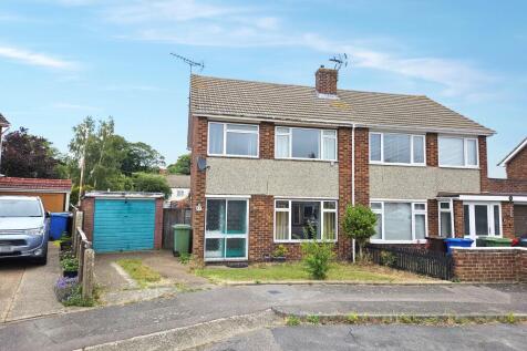 11 Medway Close, Kent, ME10 1LP 3 bed semi
