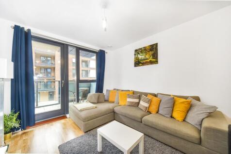 Flat 4, Poppyfield, Copperwood Place... 2 bed flat for sale