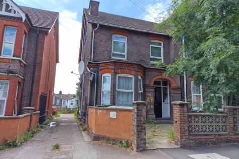 Flat 1, 27 Biscot Road, Bedfordshire... Studio for sale