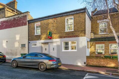 2 bedroom semi-detached house for sale