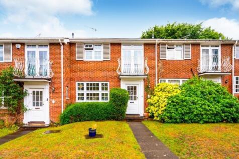 Brooklyn Close, Woking, Surrey, GU22 3 bed terraced house for sale