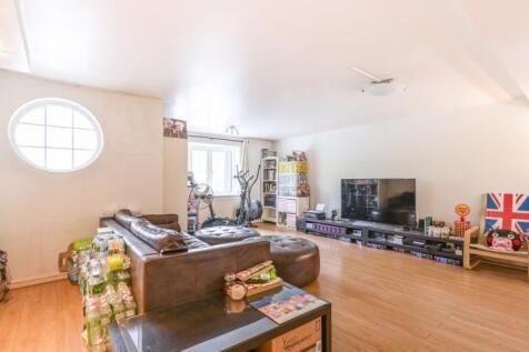 St Georges Square, London, E14 3 bed flat for sale