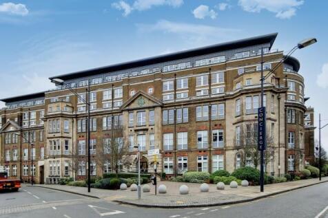 Cadogan Road, London, SE18 3 bed flat for sale