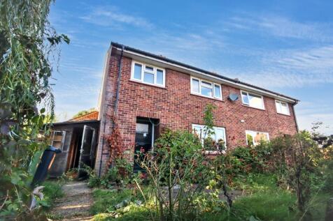 29 Fir Close, Mundford, Norfolk, IP26... 3 bed semi