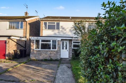 85 Flatford Drive, Essex, CO16 8BT 3 bed semi