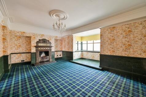 6 bedroom semi-detached house for sale