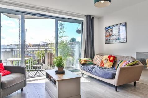 Regents Park Road, London, NW1 3 bed flat for sale