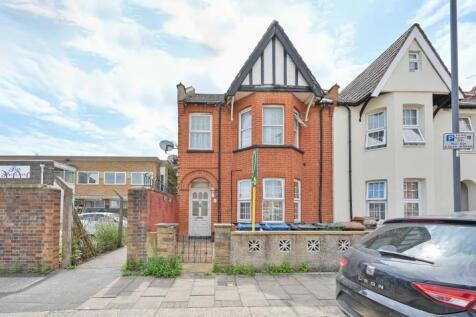 Rosslyn Crescent, Harrow, HA1 3 bed flat for sale