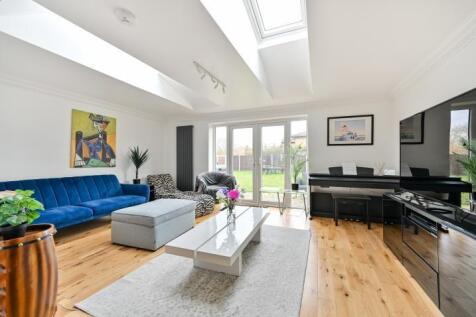 Morland Close, Hampton, Middlesex, TW12 6 bed detached house for sale