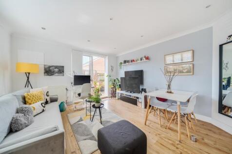 Redwood House, Thornton Road... 1 bed flat for sale