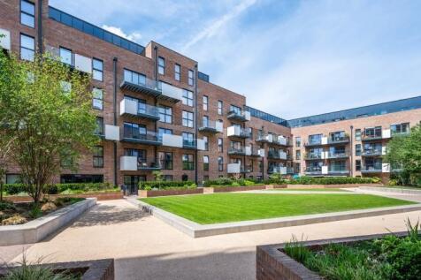 Purbeck Gardens, London, SE26 3 bed flat for sale