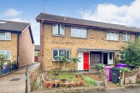 1 bedroom end of terrace house for sale