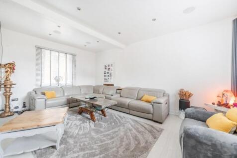 Kingsbury Road, NW9 6 bed detached house for sale