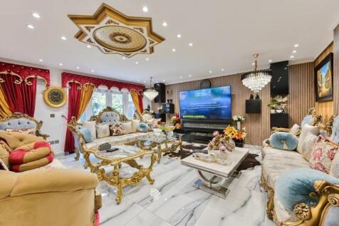 Cherry Garth, Brentford, TW8 5 bed semi