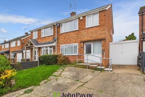 Moyle Crescent, Eastern Green... 3 bed semi