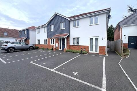 Paterson Place, Oakdale, Poole, BH15 3 bed semi
