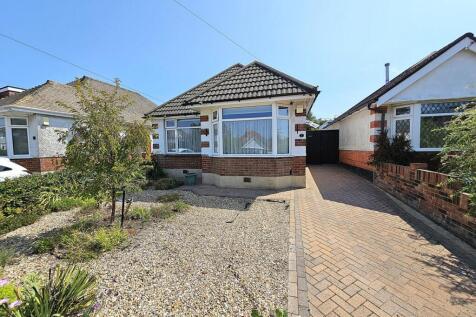 Kingsbere Road, Oakdale, Poole, BH15 3 bed detached bungalow for sale