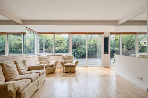 Haverstock Hill, Belsize Park NW3 2 bed apartment for sale