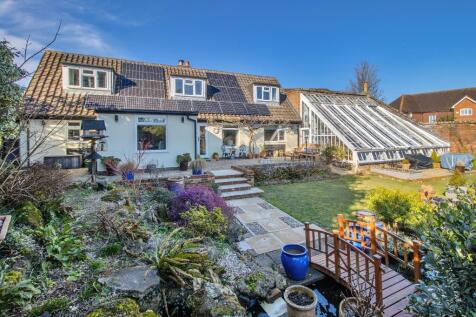 Gills Green, Hawkhurst, Kent, TN18 5ET 3 bed detached house for sale