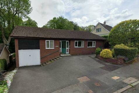 4 bedroom detached bungalow for sale