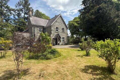 6 bedroom house for sale
