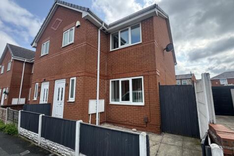 3 bedroom town house for sale