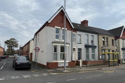 4 bedroom end of terrace house for sale