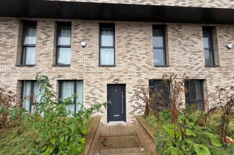 3 bedroom town house for sale