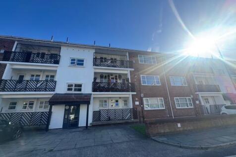 3 bedroom flat for sale