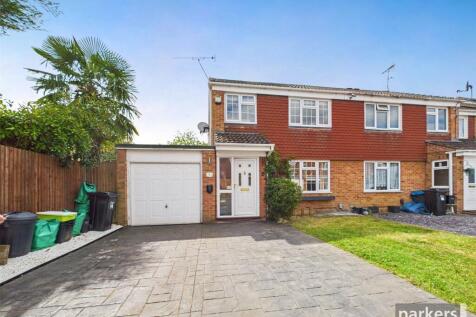 Hutsons Close, Berkshire RG40 3 bed semi