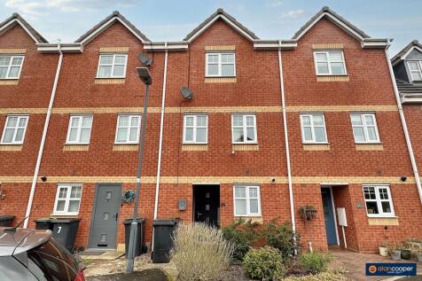 4 bedroom terraced house for sale