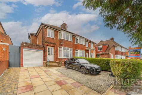 3 bedroom semi-detached house for sale