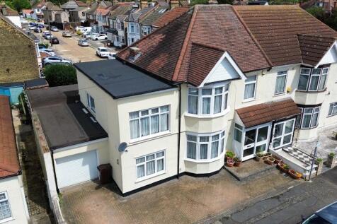4 bedroom semi-detached house for sale
