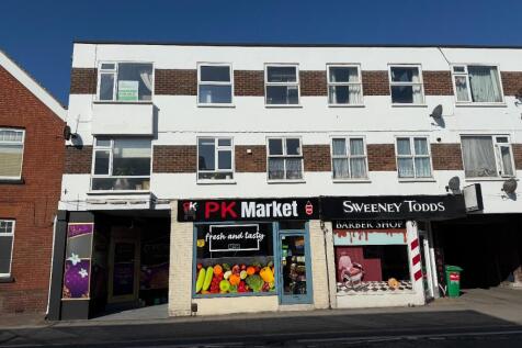Bargates, Christchurch BH23 2 bed flat for sale