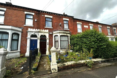 5 bedroom terraced house for sale