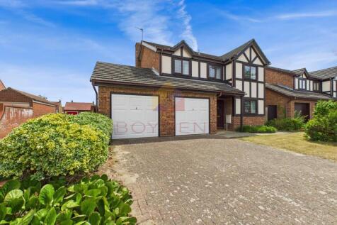Mountbatten Drive, Colchester CO2 4 bed detached house for sale