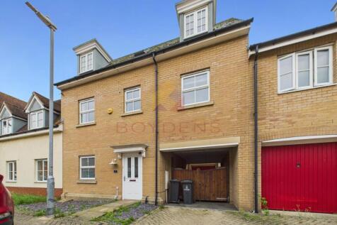 James Parnell Drive, Colchester CO2 3 bed townhouse for sale