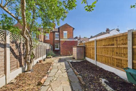 Crowhurst Road, Colchester CO3 3 bed end of terrace house for sale