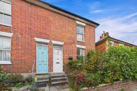 Colchester CO1 2 bed end of terrace house for sale