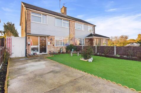 Ponders Road, Colchester CO6 3 bed semi