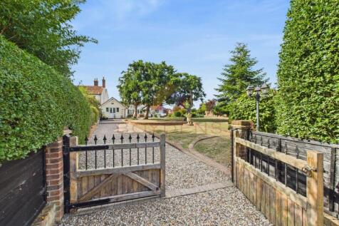 London Road, Colchester CO5 3 bed detached bungalow for sale