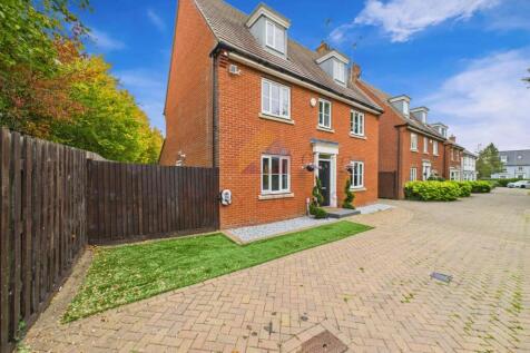 Loveden Way, Dunmow CM6 5 bed detached house for sale