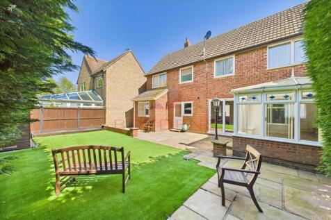 4 bedroom semi-detached house for sale