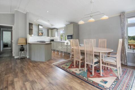 2 bedroom lodge for sale