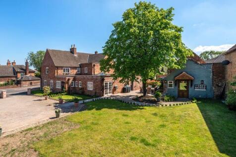 The Grey Horse, Low Street... 4 bed detached house for sale